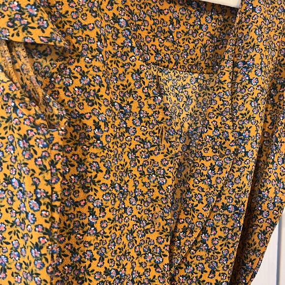 Spring light dress. Great condition - Picture 2 of 4